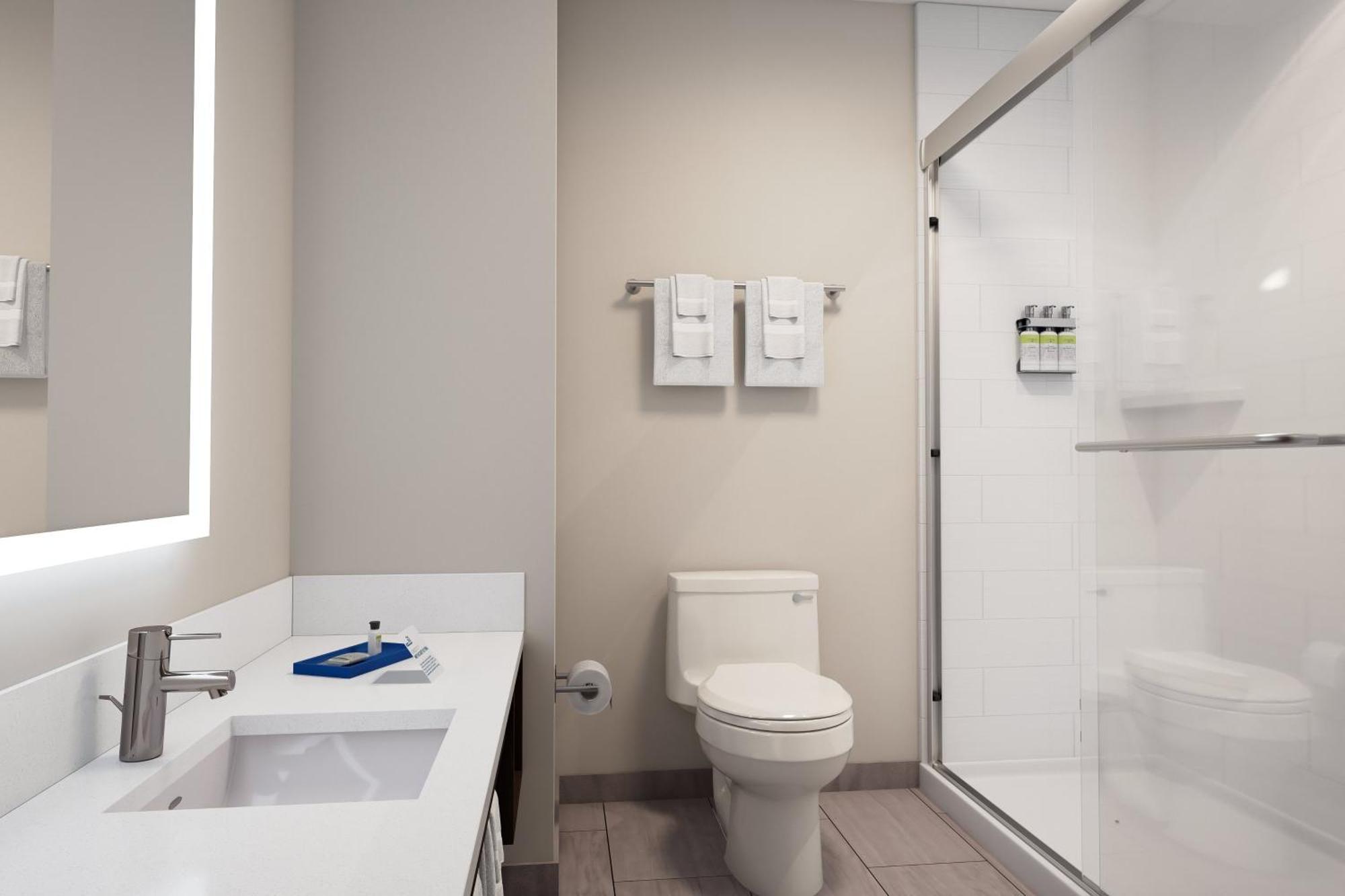 Holiday Inn Express & Suites Fresno Airport By Ihg Dış mekan fotoğraf